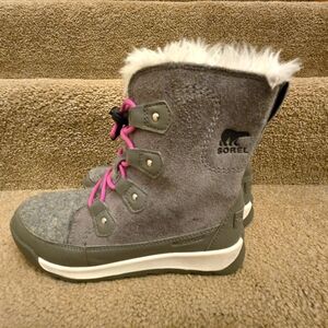 Girls size 4 gray sorel whitney winter boots like new
